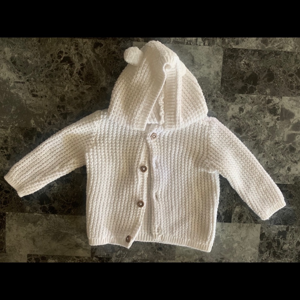 Carter’s Baby girl Sweater🦋